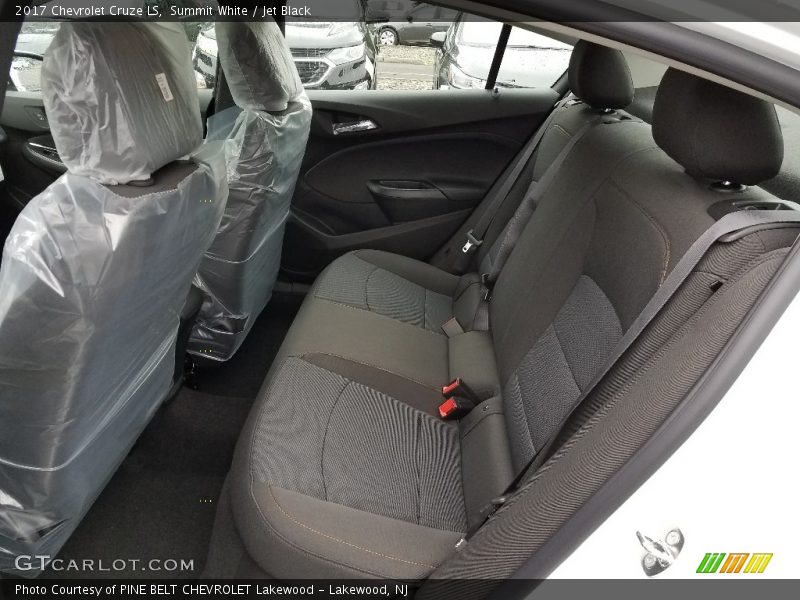 Summit White / Jet Black 2017 Chevrolet Cruze LS