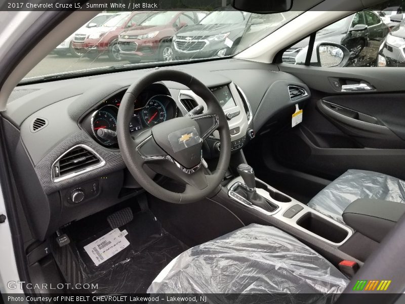 Summit White / Jet Black 2017 Chevrolet Cruze LS