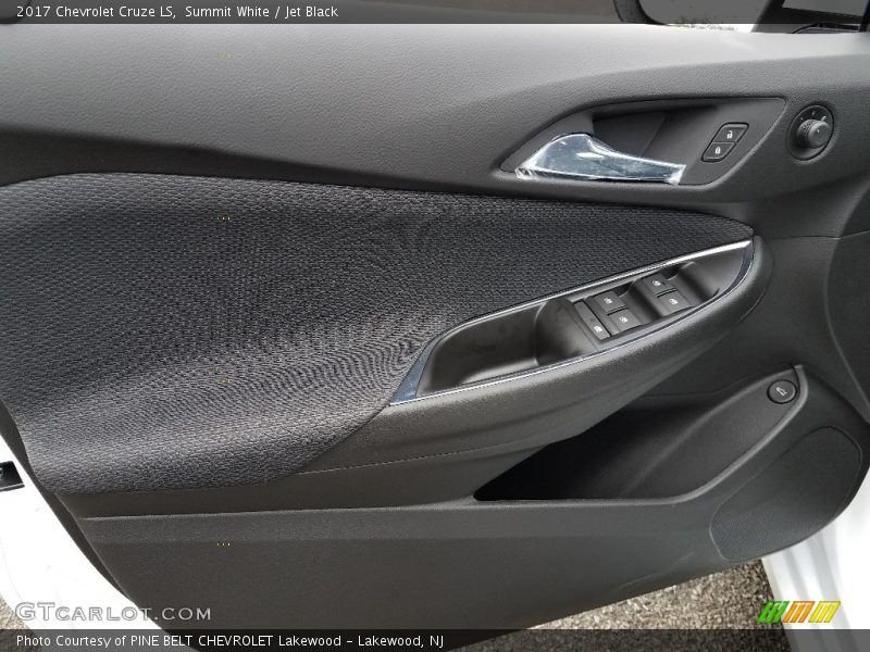 Summit White / Jet Black 2017 Chevrolet Cruze LS