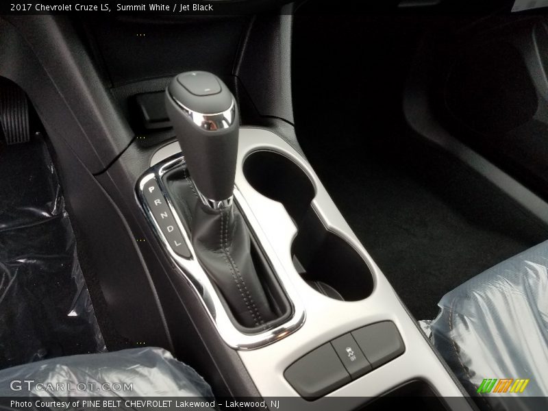 Summit White / Jet Black 2017 Chevrolet Cruze LS