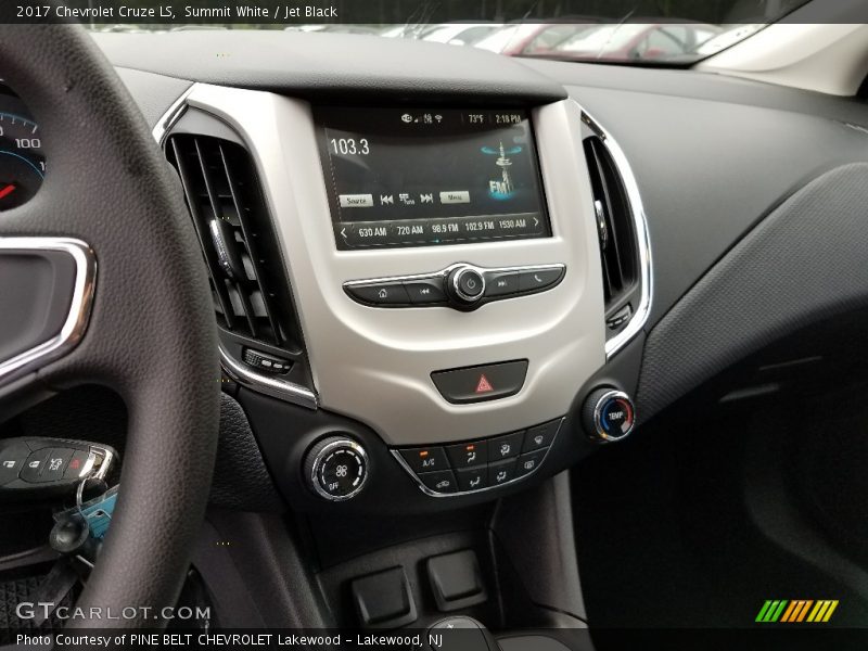 Summit White / Jet Black 2017 Chevrolet Cruze LS