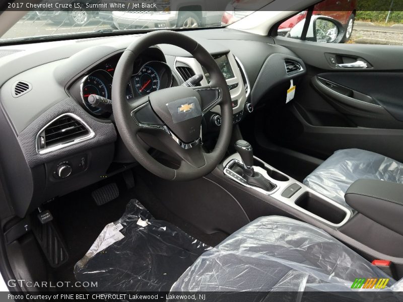 Summit White / Jet Black 2017 Chevrolet Cruze LS