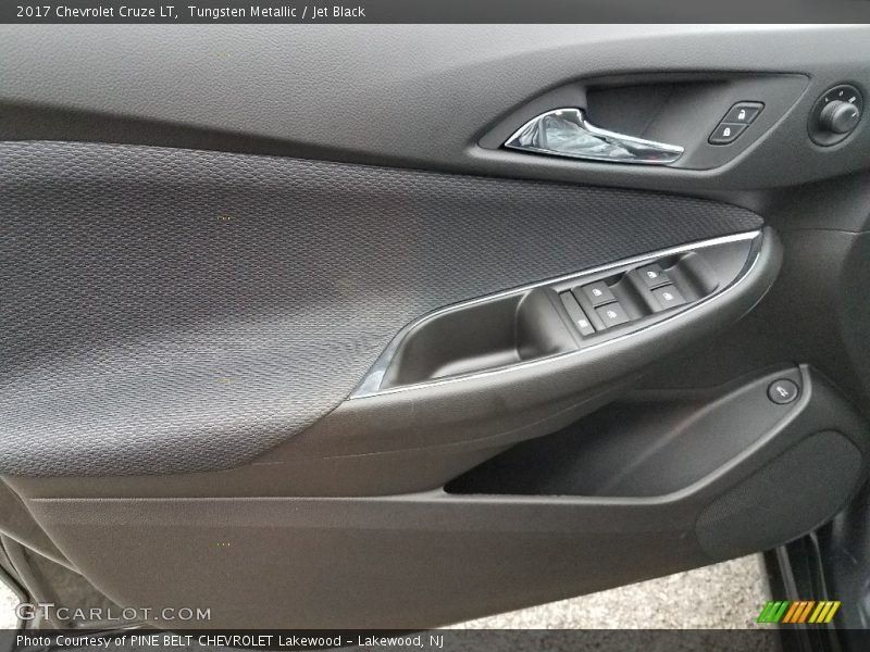 Tungsten Metallic / Jet Black 2017 Chevrolet Cruze LT