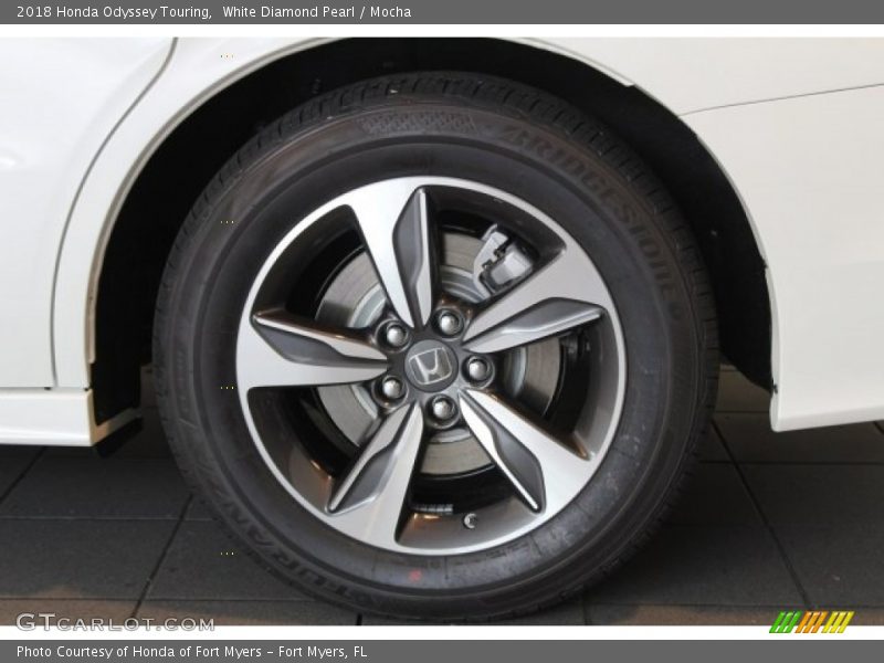 White Diamond Pearl / Mocha 2018 Honda Odyssey Touring