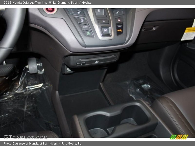 White Diamond Pearl / Mocha 2018 Honda Odyssey Touring