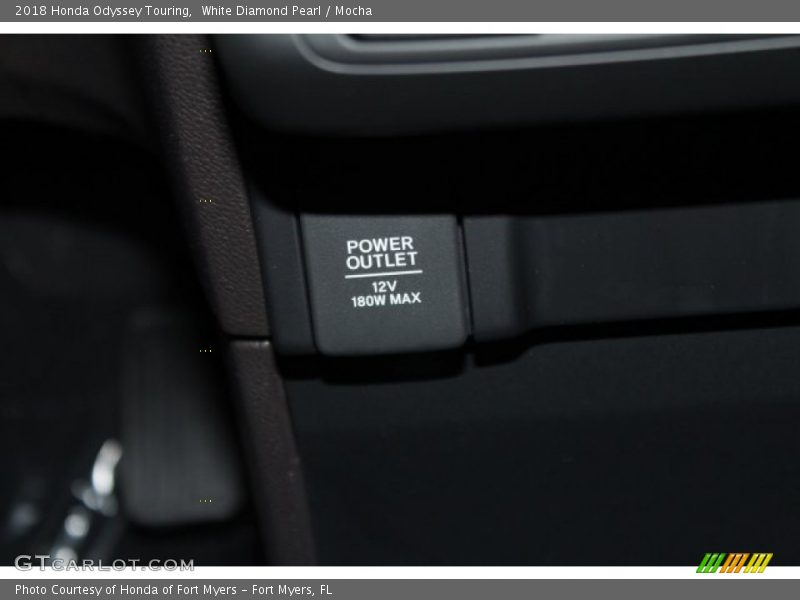 White Diamond Pearl / Mocha 2018 Honda Odyssey Touring