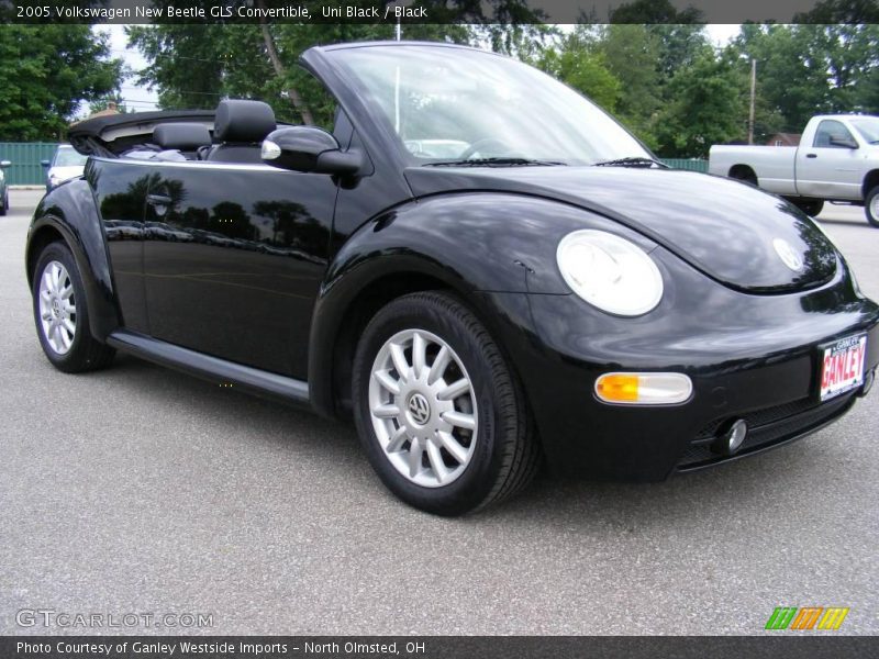 Uni Black / Black 2005 Volkswagen New Beetle GLS Convertible