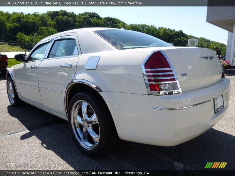 Cool Vanilla / Dark Slate Gray/Light Graystone 2006 Chrysler 300 Touring AWD