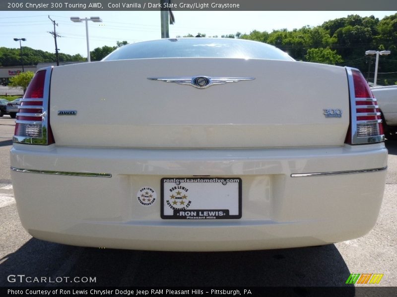 Cool Vanilla / Dark Slate Gray/Light Graystone 2006 Chrysler 300 Touring AWD