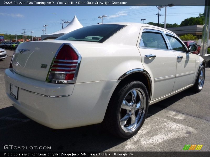 Cool Vanilla / Dark Slate Gray/Light Graystone 2006 Chrysler 300 Touring AWD