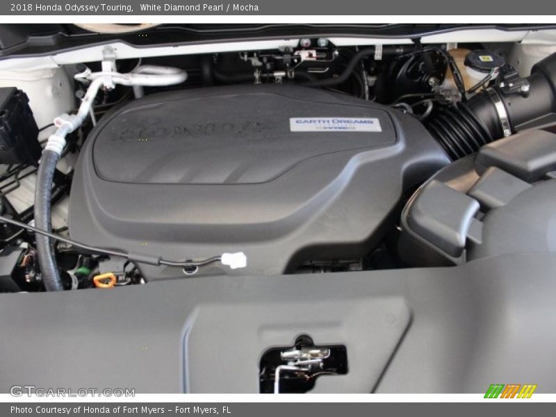 White Diamond Pearl / Mocha 2018 Honda Odyssey Touring