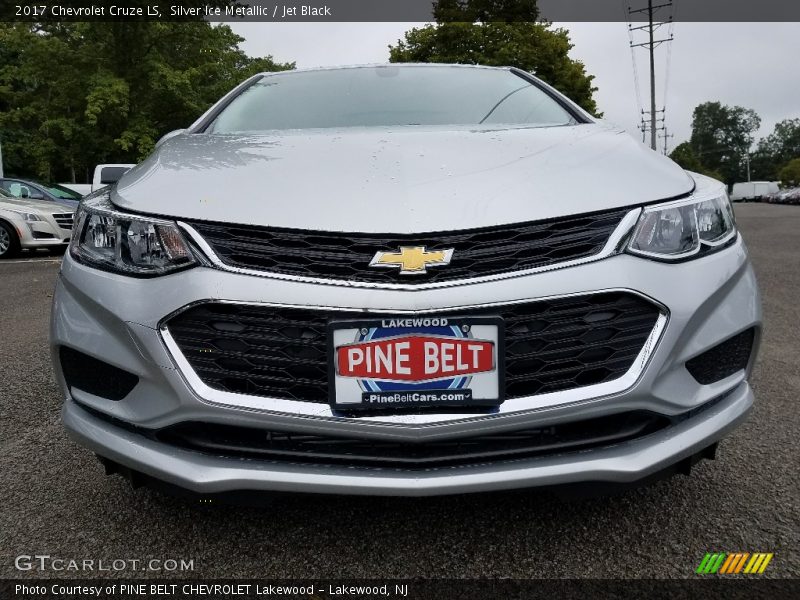 Silver Ice Metallic / Jet Black 2017 Chevrolet Cruze LS