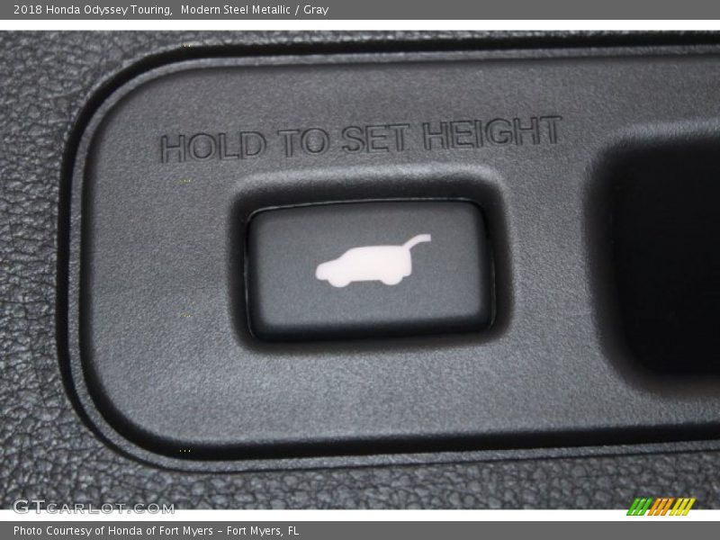 Modern Steel Metallic / Gray 2018 Honda Odyssey Touring