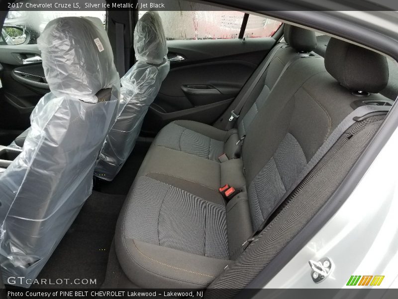 Silver Ice Metallic / Jet Black 2017 Chevrolet Cruze LS