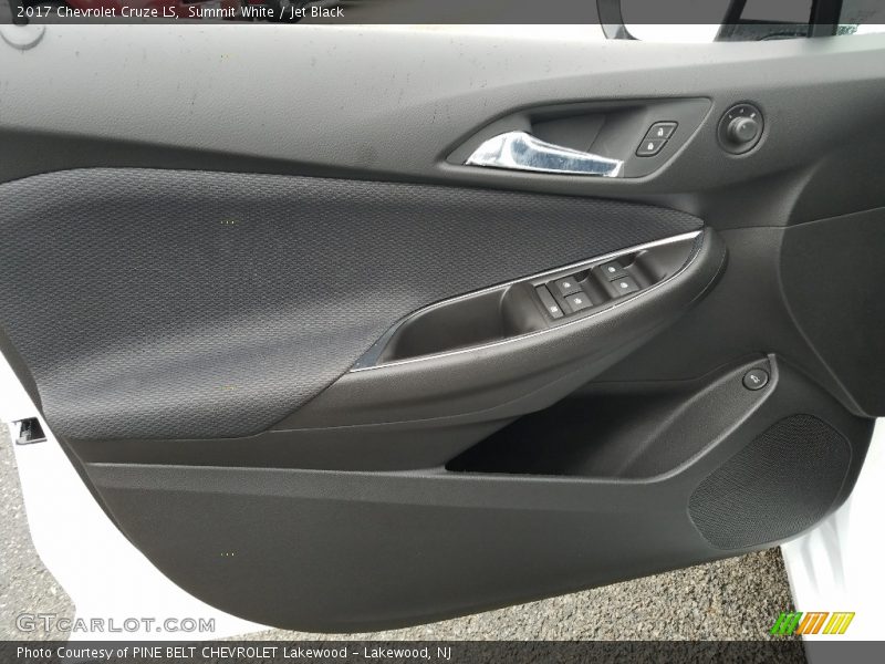 Summit White / Jet Black 2017 Chevrolet Cruze LS