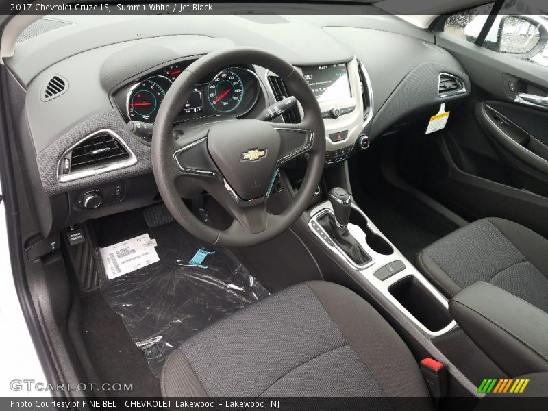 Summit White / Jet Black 2017 Chevrolet Cruze LS
