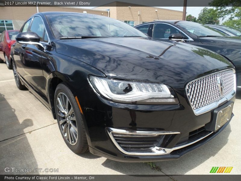 Front 3/4 View of 2017 MKZ Premier