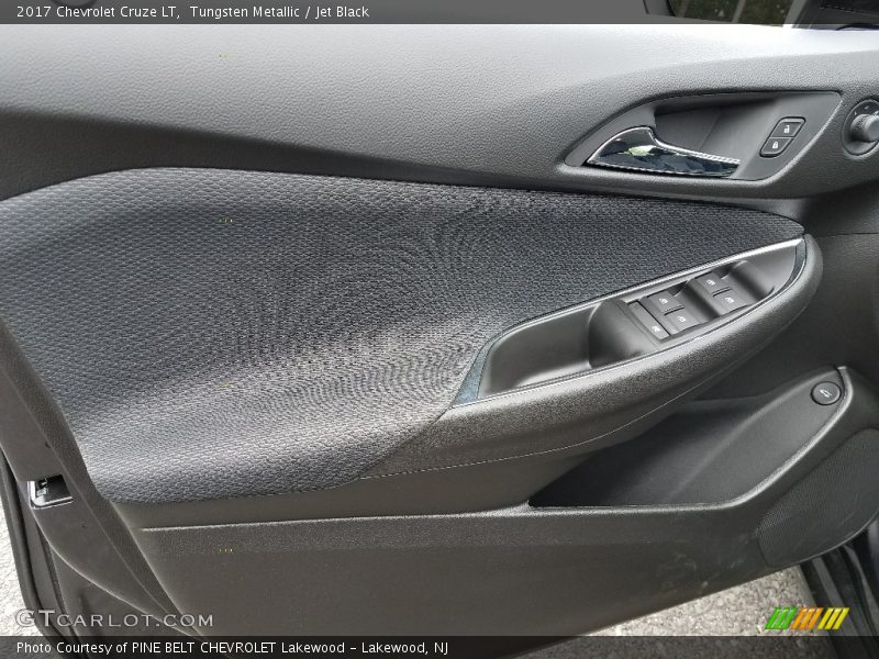 Tungsten Metallic / Jet Black 2017 Chevrolet Cruze LT