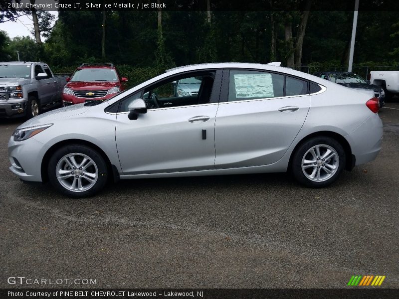 Silver Ice Metallic / Jet Black 2017 Chevrolet Cruze LT