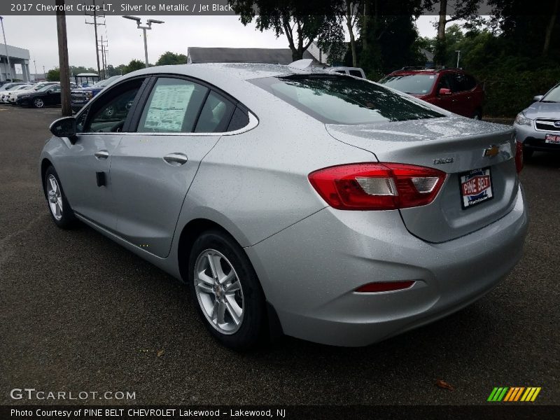 Silver Ice Metallic / Jet Black 2017 Chevrolet Cruze LT
