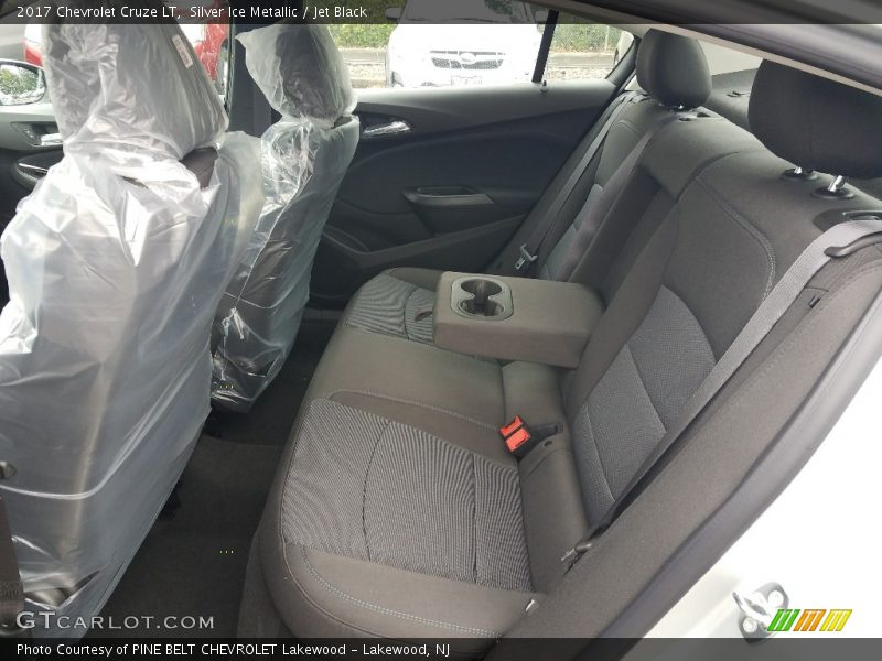 Silver Ice Metallic / Jet Black 2017 Chevrolet Cruze LT