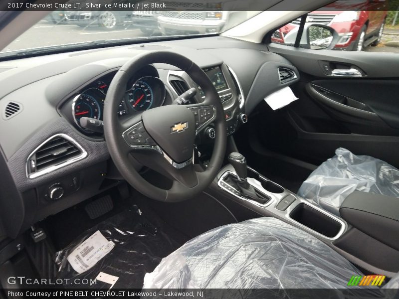 Silver Ice Metallic / Jet Black 2017 Chevrolet Cruze LT