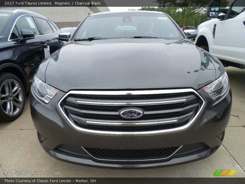 Magnetic / Charcoal Black 2017 Ford Taurus Limited