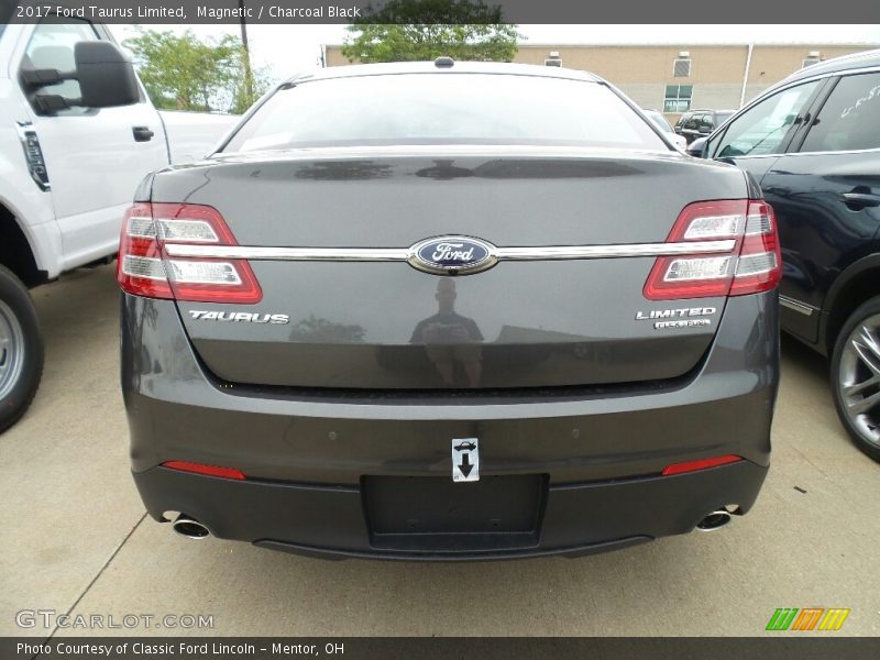 Magnetic / Charcoal Black 2017 Ford Taurus Limited