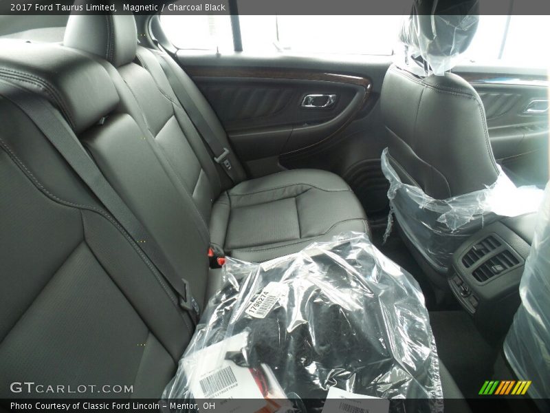 Magnetic / Charcoal Black 2017 Ford Taurus Limited
