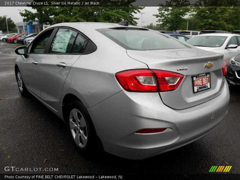 Silver Ice Metallic / Jet Black 2017 Chevrolet Cruze LS