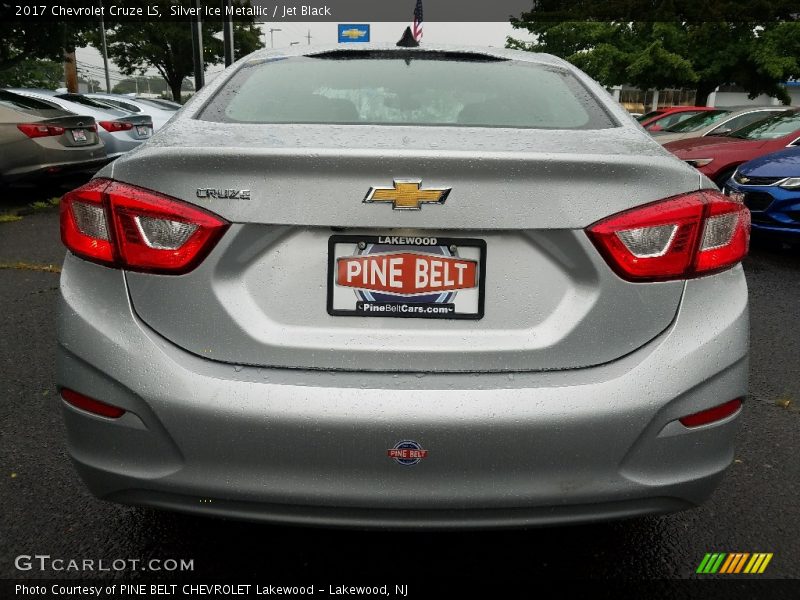 Silver Ice Metallic / Jet Black 2017 Chevrolet Cruze LS