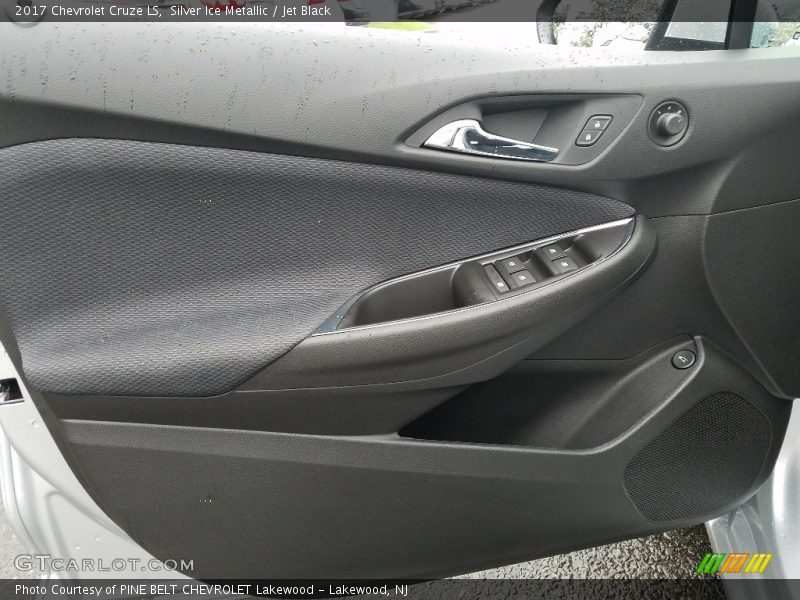 Silver Ice Metallic / Jet Black 2017 Chevrolet Cruze LS