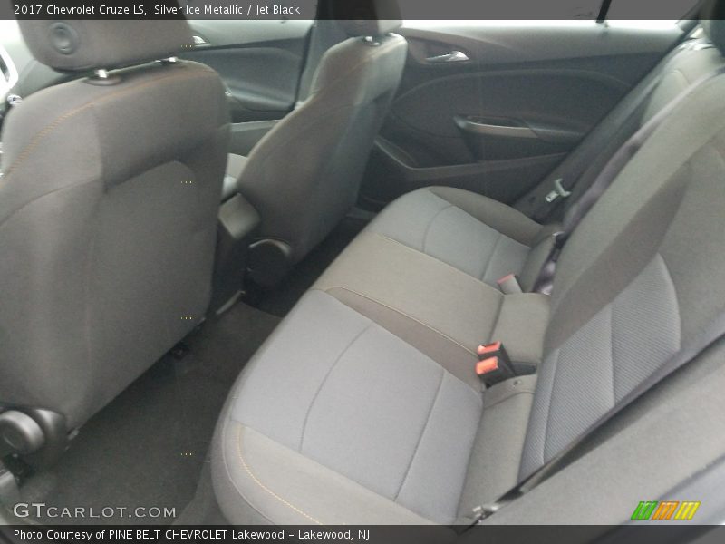 Silver Ice Metallic / Jet Black 2017 Chevrolet Cruze LS