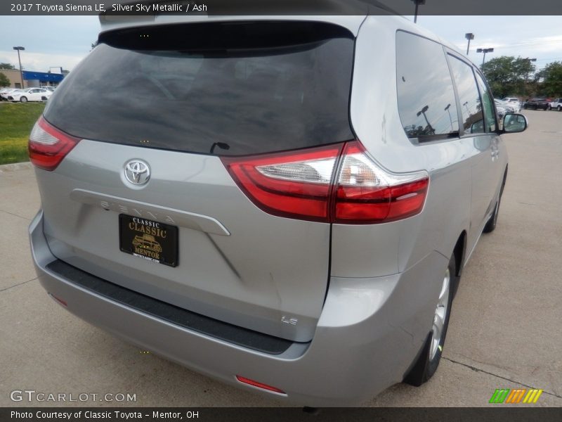 Silver Sky Metallic / Ash 2017 Toyota Sienna LE