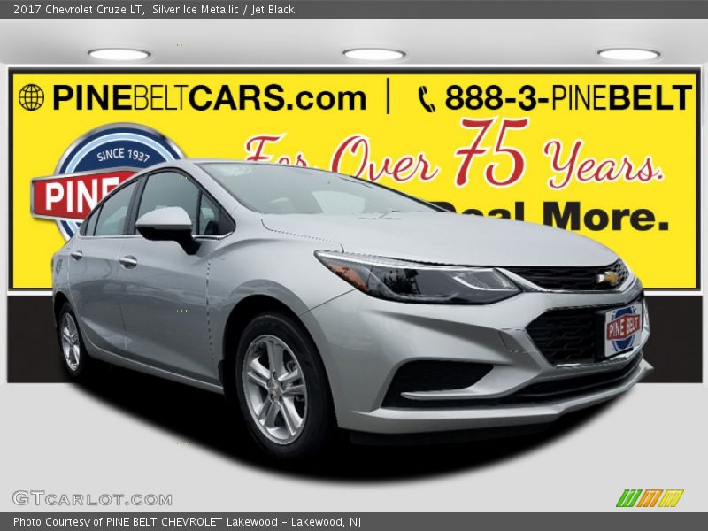 Silver Ice Metallic / Jet Black 2017 Chevrolet Cruze LT