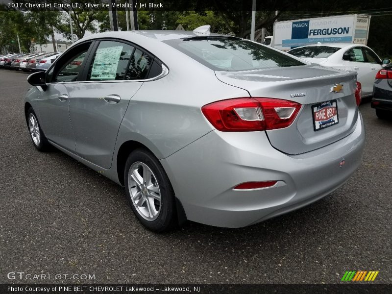 Silver Ice Metallic / Jet Black 2017 Chevrolet Cruze LT