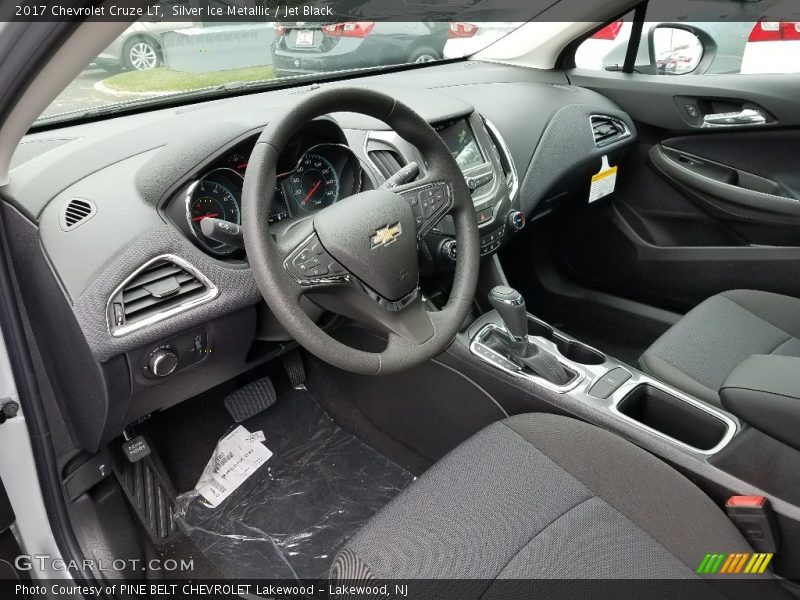 Silver Ice Metallic / Jet Black 2017 Chevrolet Cruze LT