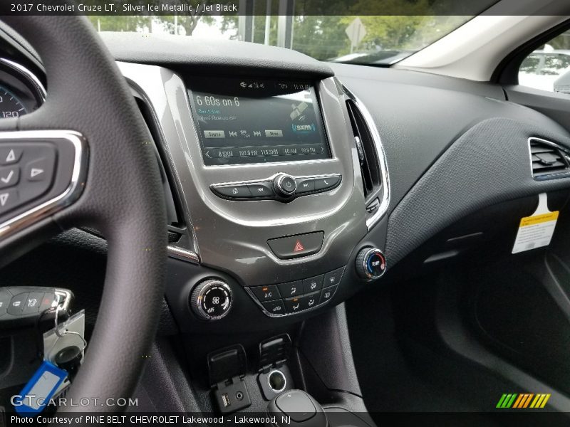 Silver Ice Metallic / Jet Black 2017 Chevrolet Cruze LT