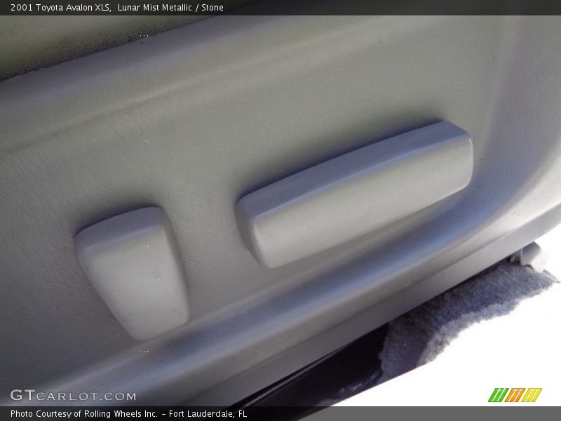 Lunar Mist Metallic / Stone 2001 Toyota Avalon XLS