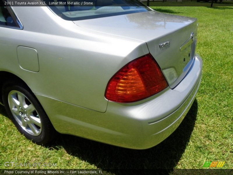 Lunar Mist Metallic / Stone 2001 Toyota Avalon XLS