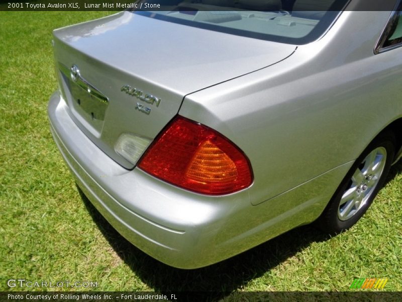 Lunar Mist Metallic / Stone 2001 Toyota Avalon XLS