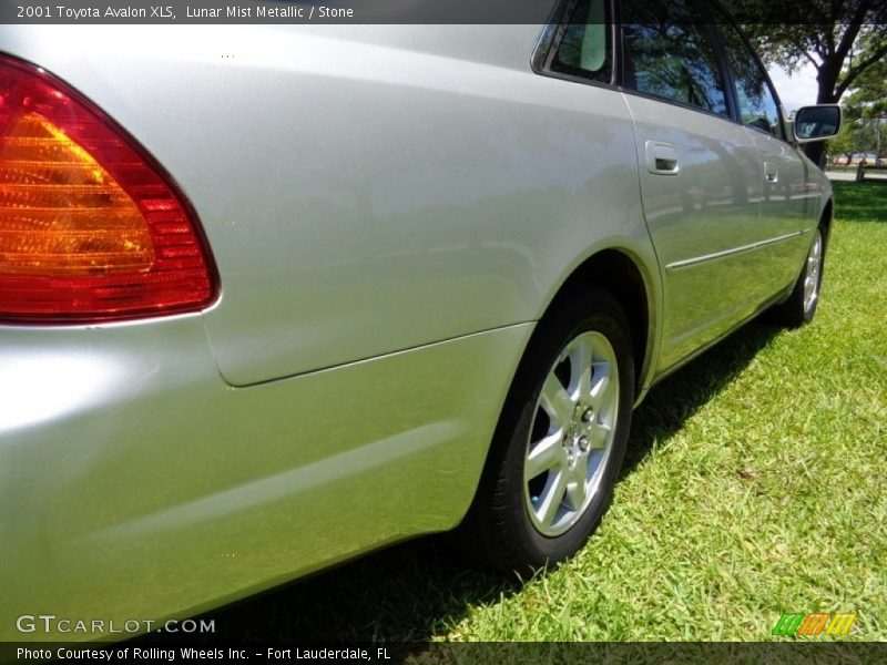 Lunar Mist Metallic / Stone 2001 Toyota Avalon XLS