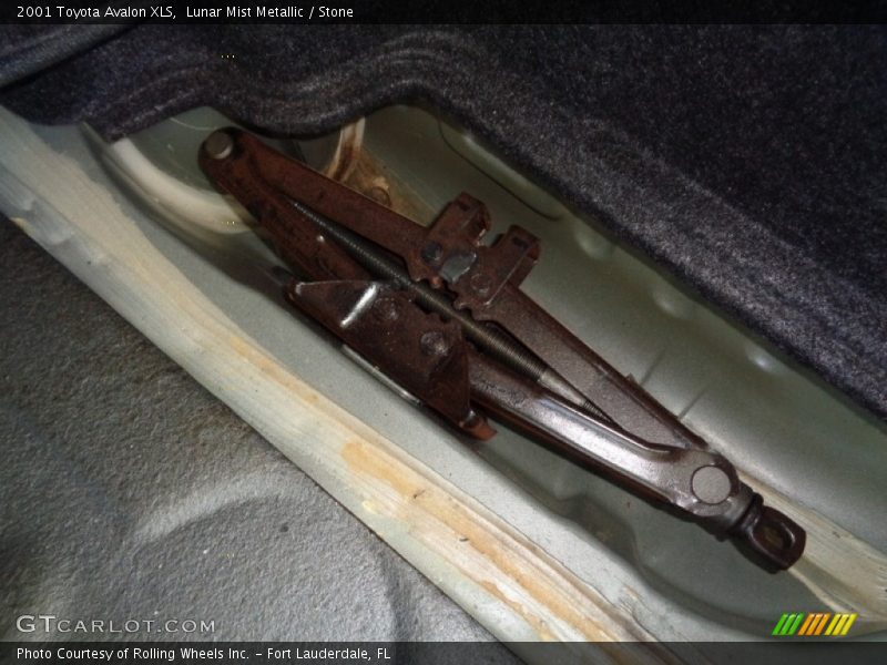 Lunar Mist Metallic / Stone 2001 Toyota Avalon XLS