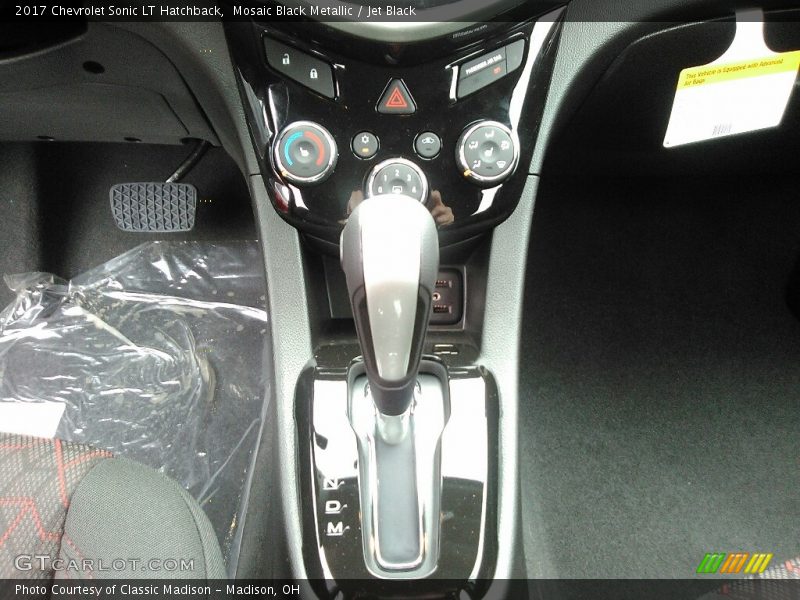 Mosaic Black Metallic / Jet Black 2017 Chevrolet Sonic LT Hatchback