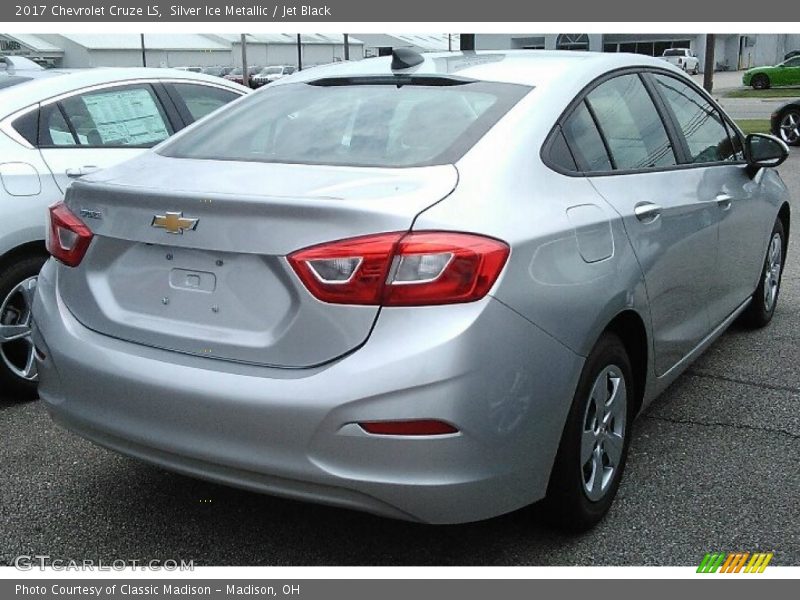 Silver Ice Metallic / Jet Black 2017 Chevrolet Cruze LS