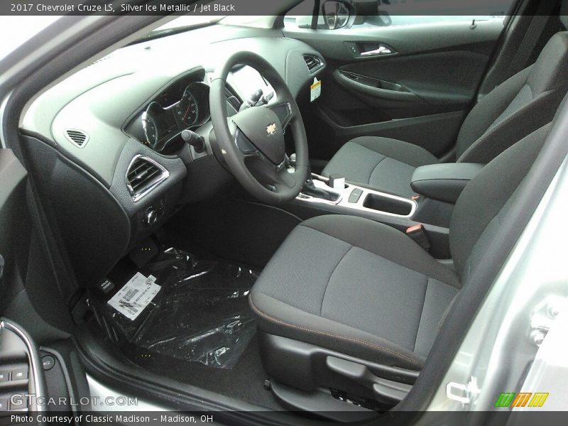 Silver Ice Metallic / Jet Black 2017 Chevrolet Cruze LS