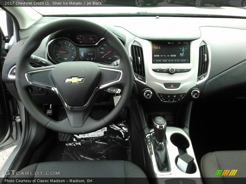 Silver Ice Metallic / Jet Black 2017 Chevrolet Cruze LS