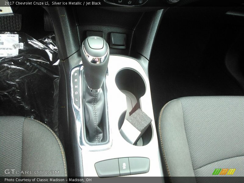 Silver Ice Metallic / Jet Black 2017 Chevrolet Cruze LS