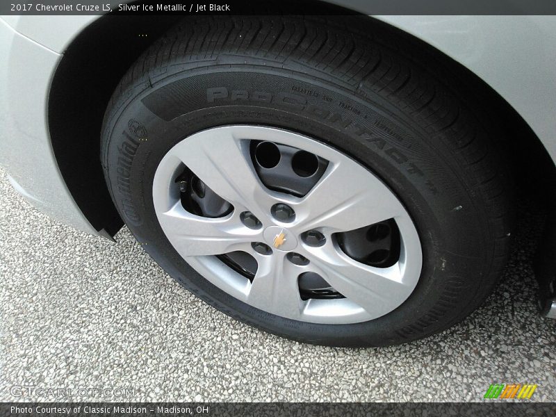 Silver Ice Metallic / Jet Black 2017 Chevrolet Cruze LS