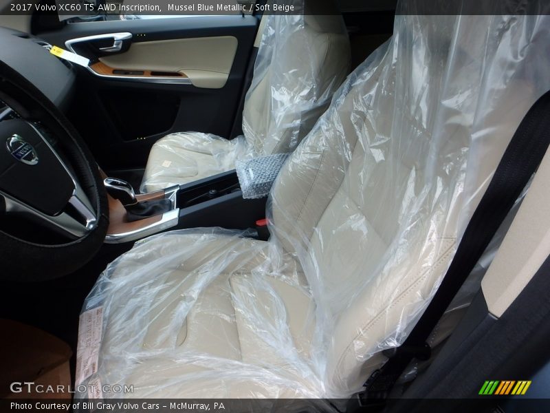 Mussel Blue Metallic / Soft Beige 2017 Volvo XC60 T5 AWD Inscription